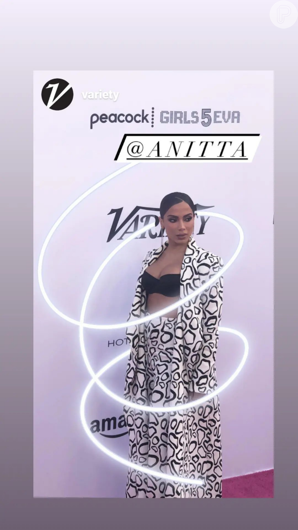 Anitta posa no tapete vermelho de premiação nos Estados Unidos