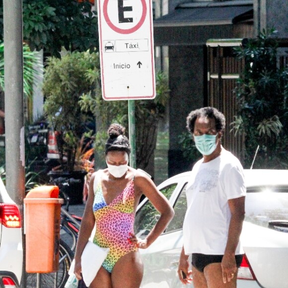 Maju Coutinho fez rara aparição ao lado do marido em dia de praia no Rio de Janeiro