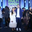 Mãe de Marília Mendonça, Ruth Mendonça apostou em elegante vestido branco para o 'Prêmio Multishow 2021'