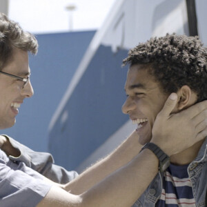 Ravi (Juan Paiva) e Christian (Cauã Reymond) têm séria briga e colcoam ponto final na amizade na novela 'Um Lugar ao Sol'
