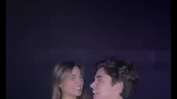 Sasha Meneghel e o marido, João Figueiredo, se divertiram dançando no show de Ivete Sangalo