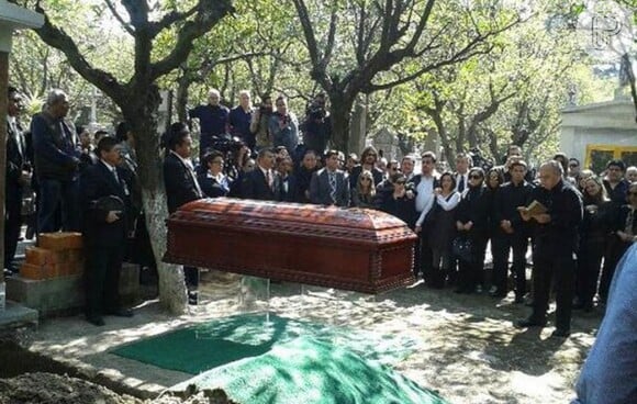 Corpo de Roberto Gómez Bolaños é enterrado no México: 'Descanse em paz'