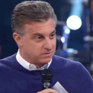 'BBB 22': Luciano Huck respondeu, em tom de divertimento, que não haveria problema: o eliminado falaria com Ana Maria Braga na quarta pela manhã e, no domingo, iria ao 'Domingão'