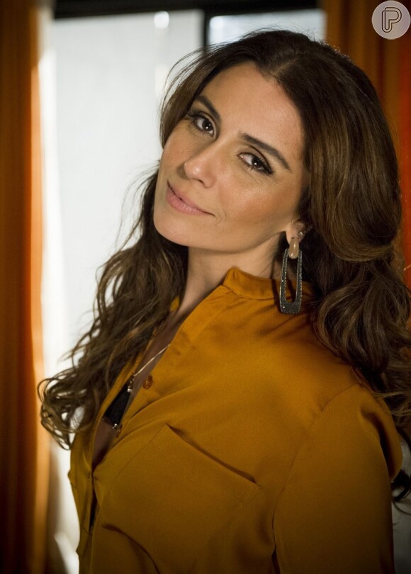 Helô (Giovanna Antonelli) diz à Morena (Nanda Costa) que as duas voltarão juntas para o Brasil, em 'Salve Jorge', em 23 de março de 2013