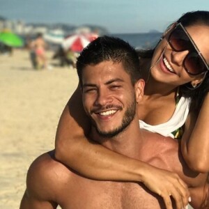 Mayra Cardi, esposa de Arthur Aguiar, sobre o marido no 'BBB 22': 'Eu acho impossível o Arthur ir para o 'BBB'. Ele é muito discreto, na dele'