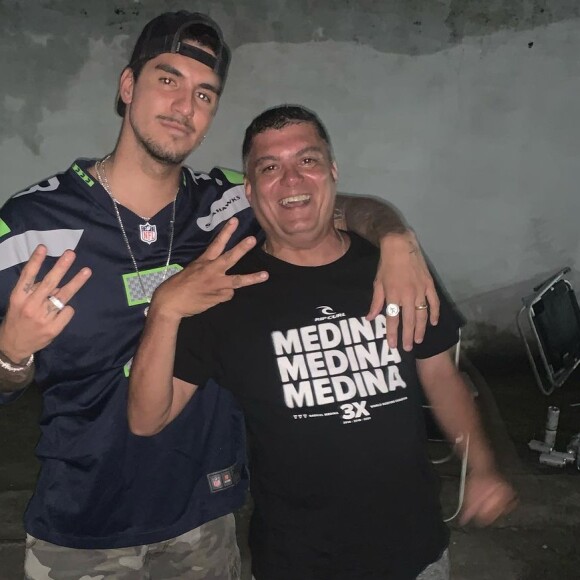 Gabriel Medina teria se afastado de Simone e se aproximado do pai após briga familiar