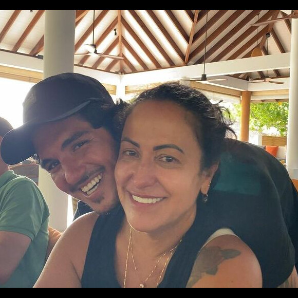 Mesmo sem ir, Simone fez um post sobre o aniversário de Gabriel Medina