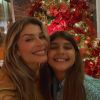 Grazi Massafera posou ao lado da filha, Sophia, que passou o Natal com o namorado da atriz e sua família, para desejar feliz natal aos seguidores: 'Muito amor, saúde e luz para todos'