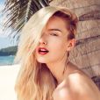 O cabelo loiro tem tendência a sofrer mais danos no verão: nesse caso, evite exposição demasiada ao cloro e água salgada