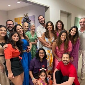 Fátima Bernardes posa com parte da família no Natal de 2021