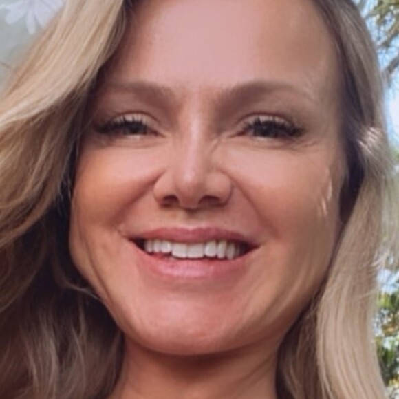 Corpo de Eliana em biquíni recebe comentário inusitado de internauta, em 1º de janeiro de 2022