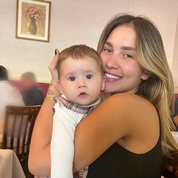 Virgínia Fonseca, para provar que não estava grávida, beijou a filha Maria Alice e foi comer japonês logo na sequência