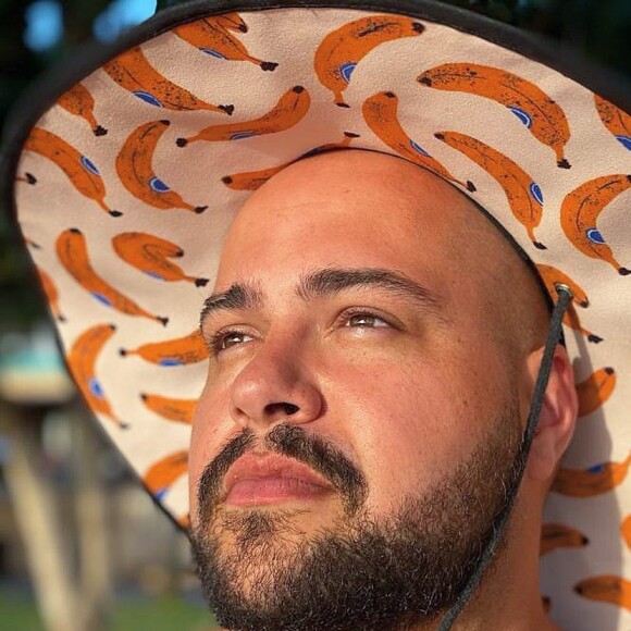 Cotado para o 'BBB 22', Tiago Abravanel não está confinado no momento