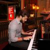 Klebber Toledo toca piano no lançamento do CD 'Paris 6 La Parisiense' no restaurante Paris 6, na Barra da Tijuca, Zona Oeste do Rio, em 3 de dezembro de 2014