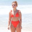 Biquíni de cintura alta é uma das modelagens favoritas da atriz Larissa Manoela em moda praia