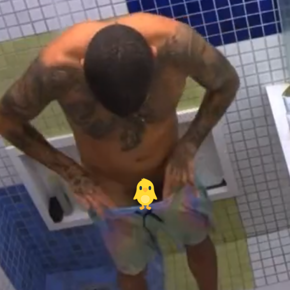 'BBB 22': Pedro Scooby tomou banho horas depois e mostrou demais