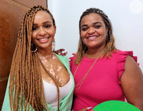 Mãe de Natália Deodato, do 'BBB 22', Daniela Rocha lamentou ter recebido imagens íntimas da filha no WhatsApp: 'É uma maldade coletiva'