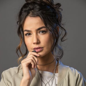 Cecília (Fernanda Marques) conta ao avó que Érica (Fernanda de Freitas) foi vítima de armação de Bárbara (Alinne Moraes) na novela 'Um Lugar ao Sol'