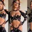 Anitta entregou tudo com sua fantasia sexy no esquenta de seu bloco de Carnaval