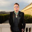  Em 2013, Bono Vox recebeu a principal condecora&ccedil;&atilde;o cultural da Fran&ccedil;a 