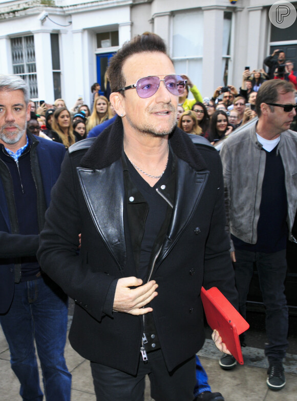 Bono Vox sofreu um acidente de bicicleta em novembro, enquanto pedalava pelo Central Park, em Nova York, nos Estados Unidos