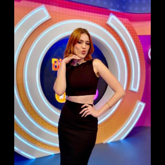 Ana Clara Lima exibe corpo mais magro ao apresentar programa sobre o 'BBB 22' e gera reação de público