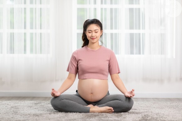 Yoga pode ser praticado na gravidez e auxilia no controle do estresse cotidiano