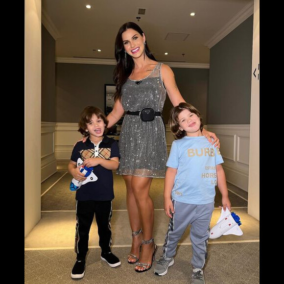 Andressa Suita explicou que deu pão integral aos dois filhos pequenos para mantê-los fortes