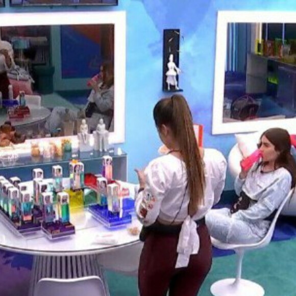 Quarto do Líder do 'BBB 22' passou a madrugada após o Paredão fofocando sobre os colegas