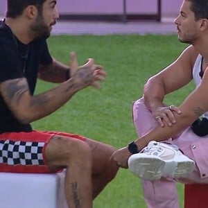 'BBB 22': após sair no Paredão contra Arthur Aguiar, Naiara Azevedo elogiou jogo do ator. 'Ele fala a verdade na cara, ao contrário da amiga [Jade Picon], que faz jogo sujo'