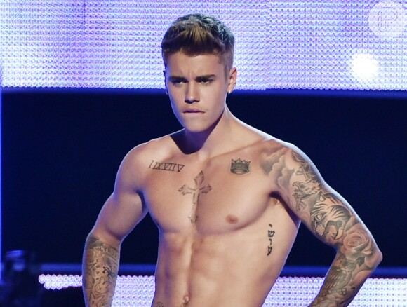 Aos 20 anos, Justin Bieber é preocupado com a boa forma e, eventualmente, a exibe