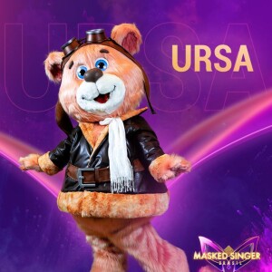 Ursa do 'The Masked Singer Brasil', com roupa de pilota, cantou a música 'Ursinho Pimpão' em sua última apresentação