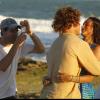 José Loreto e Débora Nascimento posam para o diretor Thiago Teitelroit nos bastidores de 'Flor do Caribe'