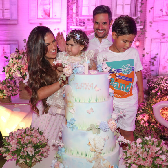 Zaya completou 1 ano e a família fez uma festa para celebrar a data