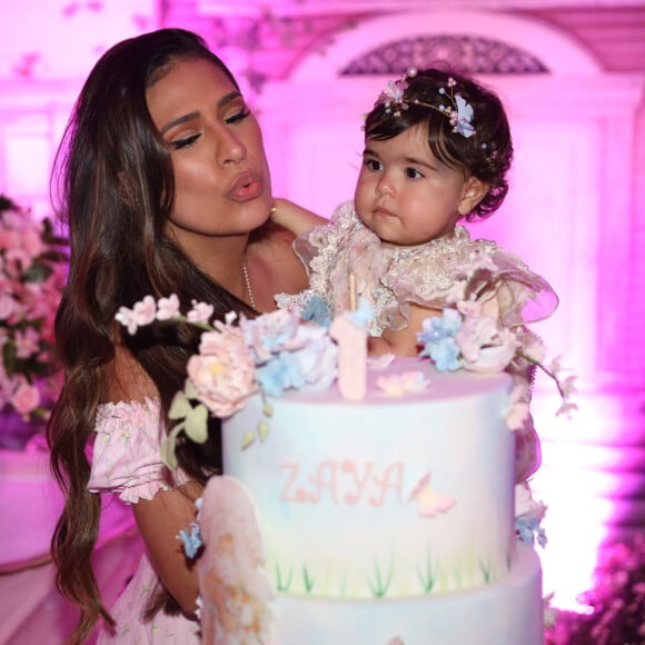 Simone, da dupla com Simaria, faz festa de 1 ano para a filha, Zaya