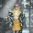 Look da Semana de Moda de Milão tem estampa de zebra em casaco de frio
