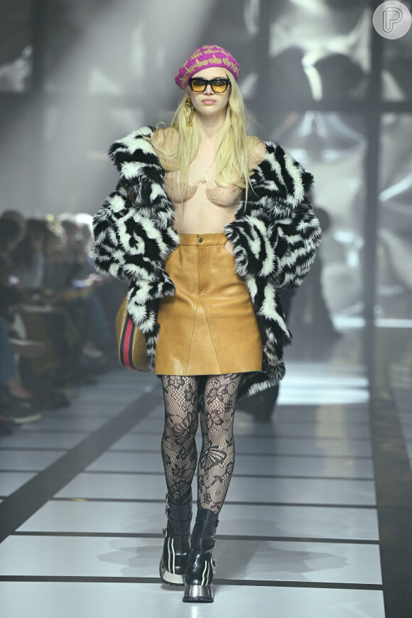 Look da Semana de Moda de Milão tem estampa de zebra em casaco de frio