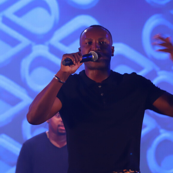 Show de Thiaguinho foi no Rio de Janeiro e animou a multidão