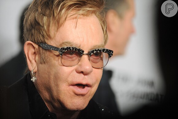 Elton John tem 67 anos