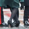 Kate Middleton prende o sapato e quase fica descalça na parada do Dia de São Patrício, na Inglaterra