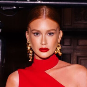 Marina Ruy Barbosa apareceu deslumbrante para o desfile da Môno