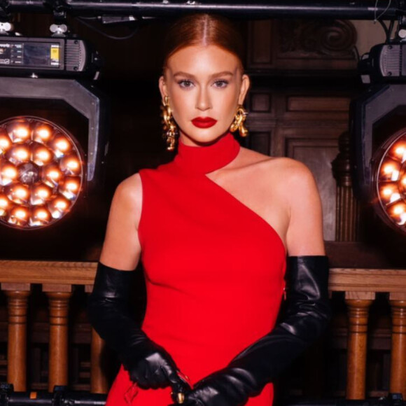 Marina Ruy Barbosa apareceu deslumbrante para o desfile da Môno