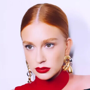 Marina Ruy Barbosa usou batom vermelho e deu mais detalhes sobre sua maquiagem