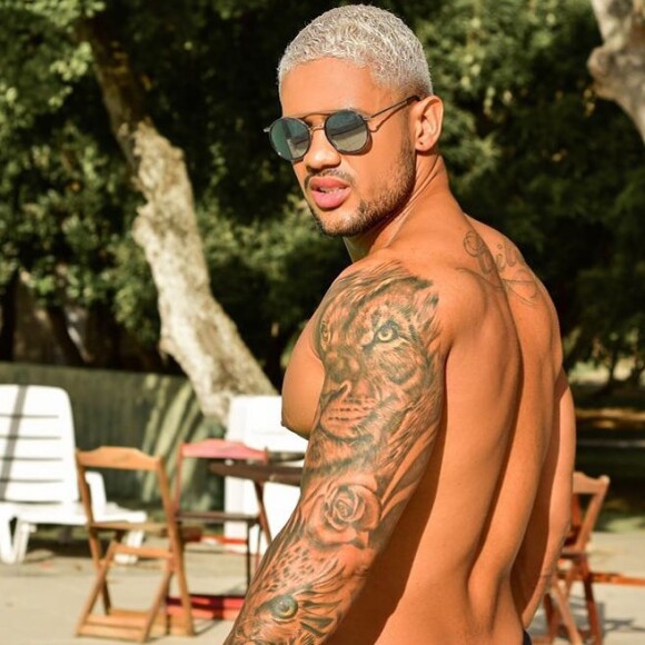 Clevinho assumiu que quando Paulinha Abelha começou a passar mal, pensaram que ela pudesse estar grávida