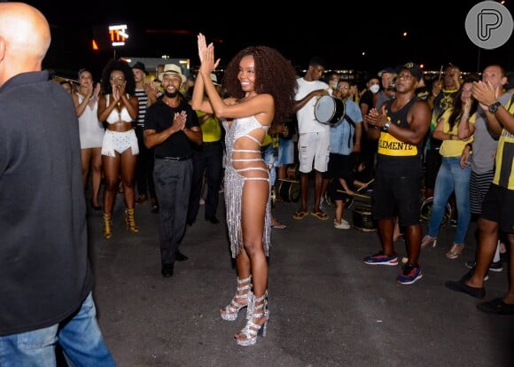 Thelma Assis faz a estreia no Carnaval do Rio de Janeiro como Musa da São Clemente
