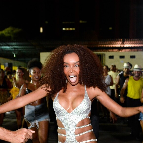 São Clemente, escola onde Thelma Assis é Musa, homenageará Paulo Gustavo no desfile de 2022