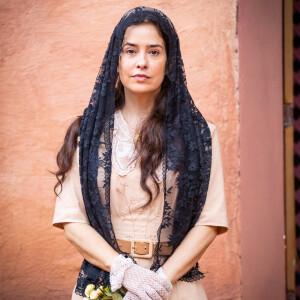 Heloísa (Paloma Duarte) trata irmã de Inácio (Ricky Tavares) como filha na novela 'Além da Ilusão'