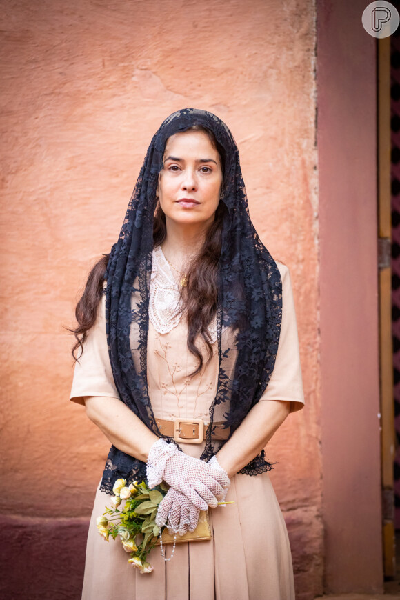 Heloísa (Paloma Duarte) trata irmã de Inácio (Ricky Tavares) como filha na novela 'Além da Ilusão'
