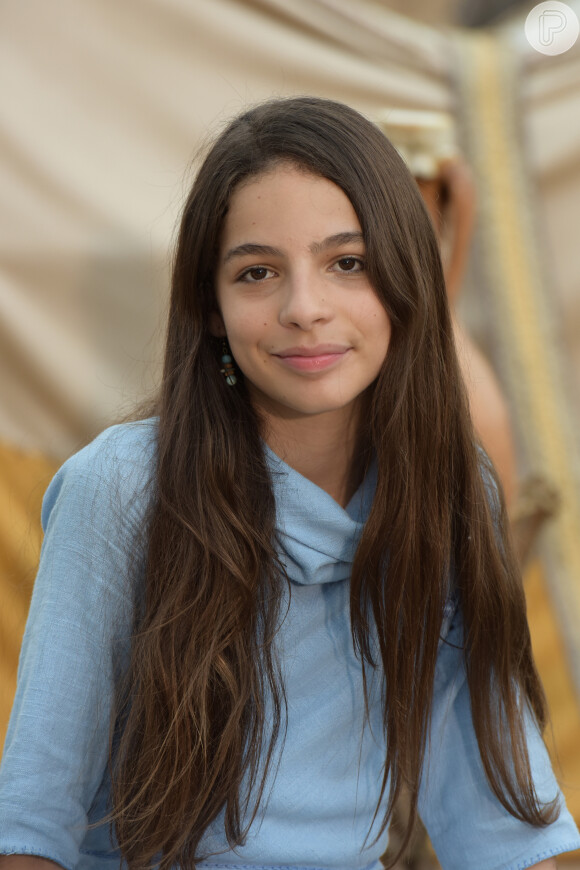 Lael (Bruna Perdigão) é a única filha de Elcana (Fernando Pavão) e Penina (Julia Guerra), na novela 'Reis'. Depois, Amanda Petenucci assume o papel