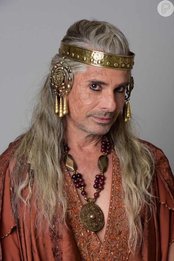 Lúcier (Sérgio Maciel) é o rei da Filístia que tem muita amargura e sem escrúpulo algum, em 'Reis'